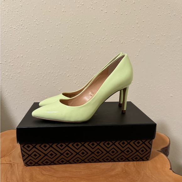 Charles By Charles David Sublime Pump - Picture 10 of 14